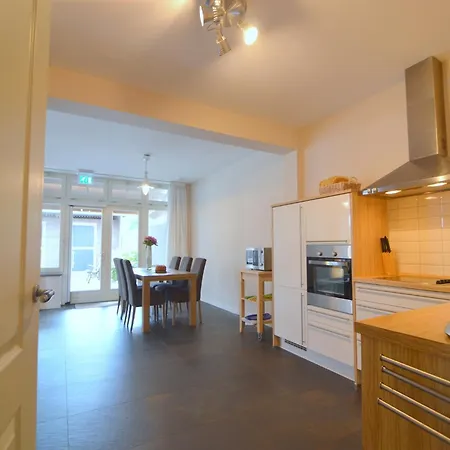 In Near Meinweg Park アパート